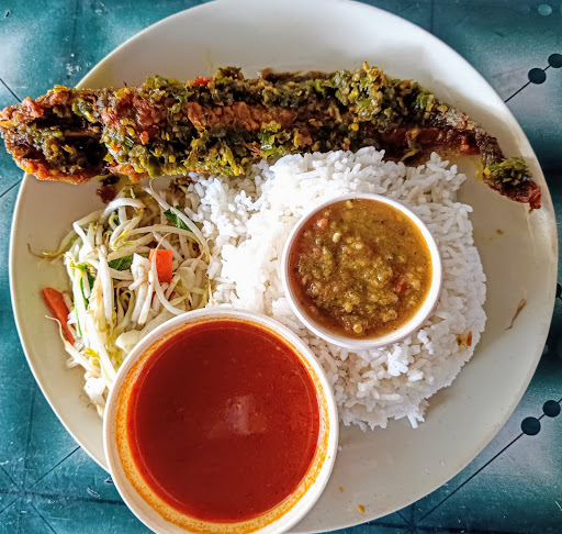 NASI BAJET AYAM BEREMPAH