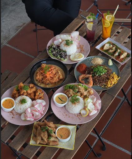 Donna Bistro @ Com-Tar