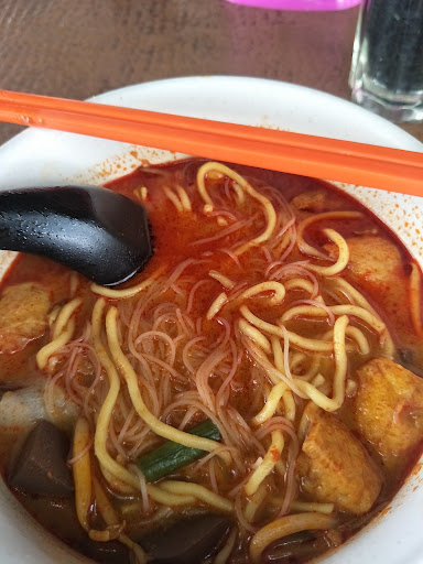 大山脚树下三轮车咖喱面