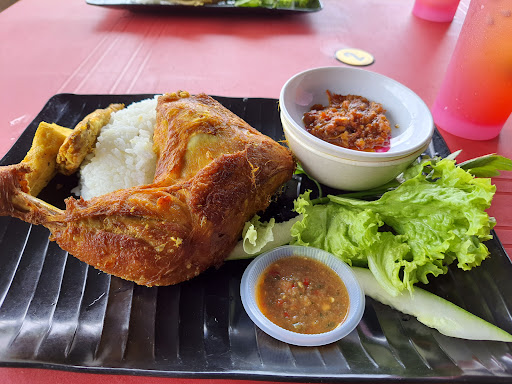 Restoran Bawal Goreng Panas Simpang Lawin, Kuala Kangsar