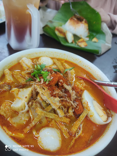 Pak Mek Mee Kari & Nasi Ayam Taman Kayangan, Perak.