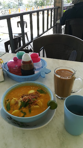 Mee Kari and Pitt Stop