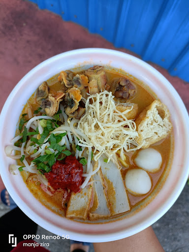 Warung Manja Mymum Mee Kari ft Cakes