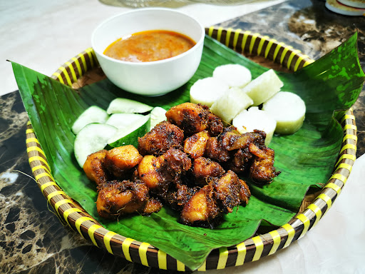 Rendang Tok Ketupat Palas Vs Satay Goreng Cik Phea