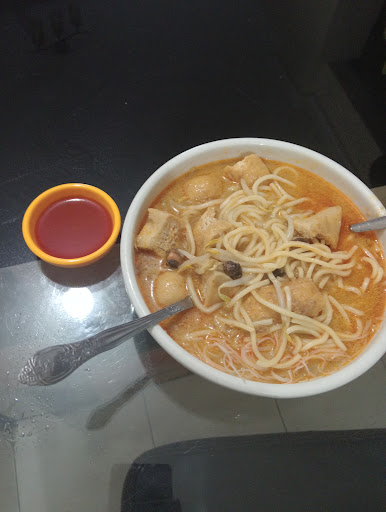 Mee Kari Akob