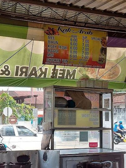kak arah mee kari dan laksa telur sarang