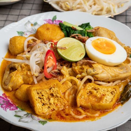 mee kari akob